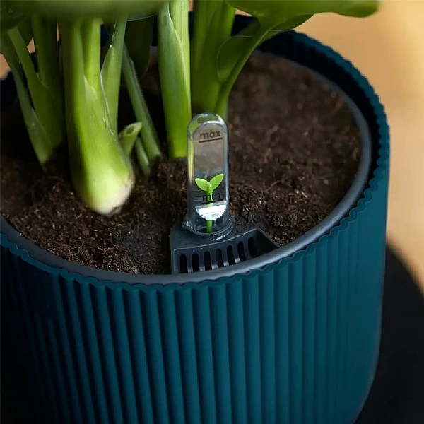 Elho Vibes Fold Round Planter 22cm Deep Blue - Image 3